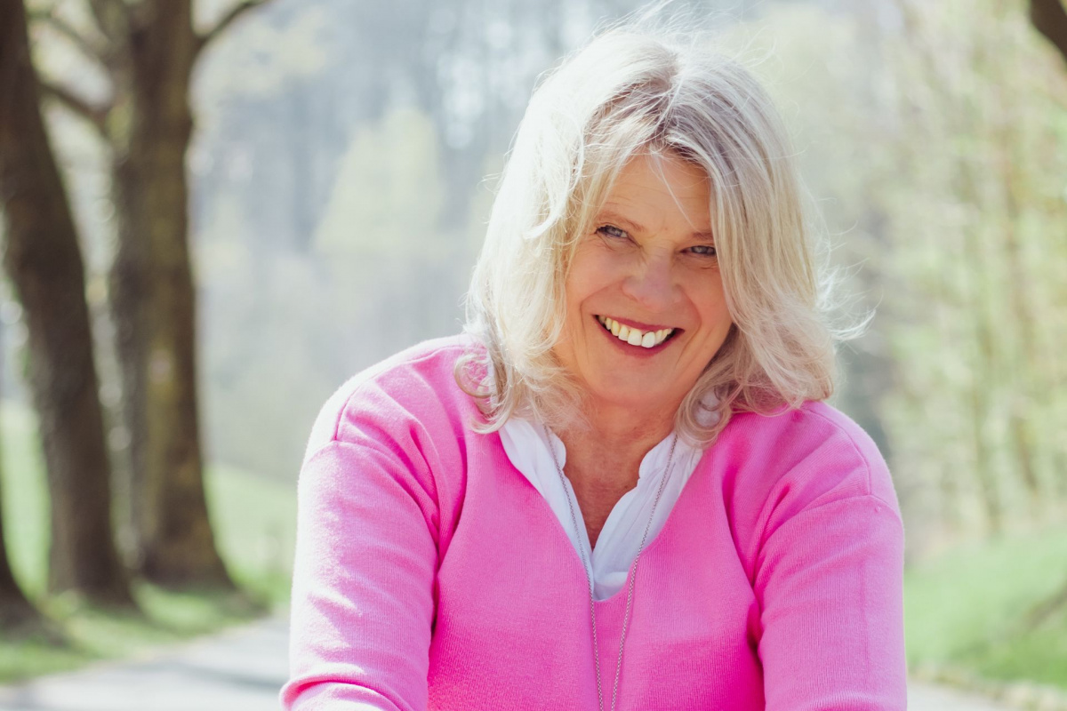 Daniela Brandl schaut strahlend in die Kamera