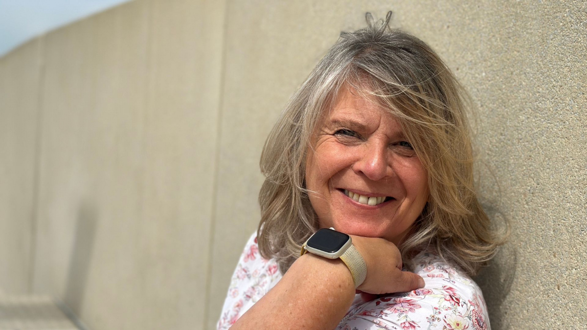 Daniela Brandl Coach schaut lächelnd in die Kamera